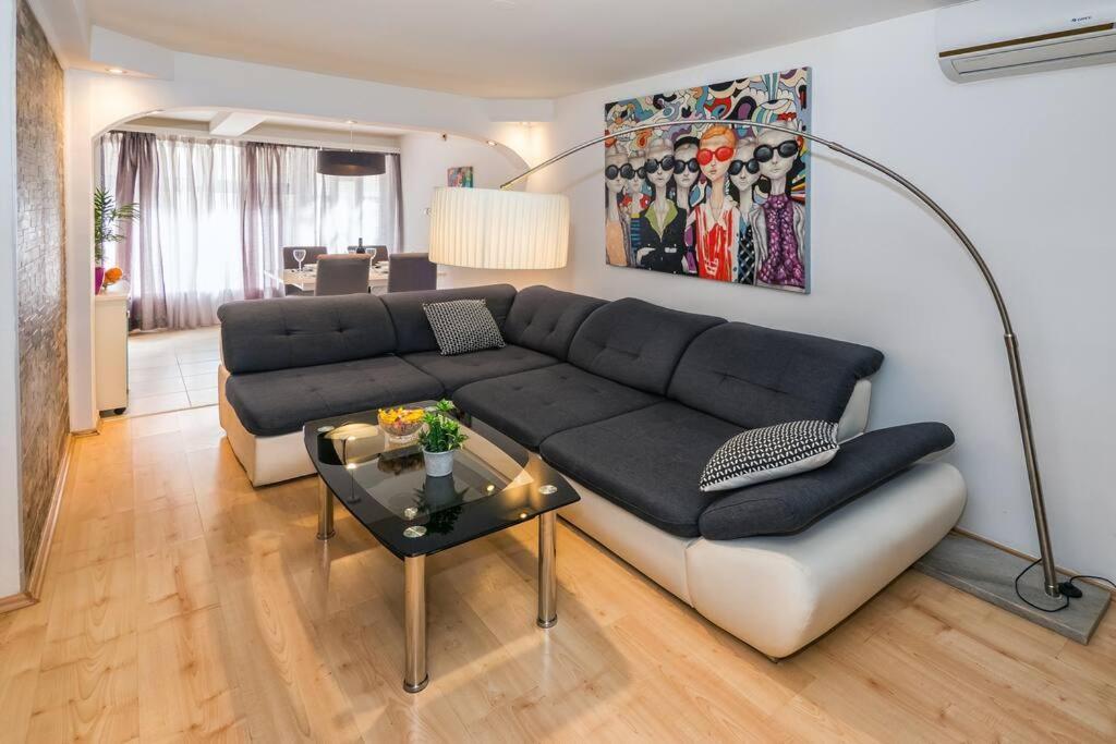 Relaxing 2Bd Apartment, Ground Floor - Walk To Old Town 스플리트 외부 사진