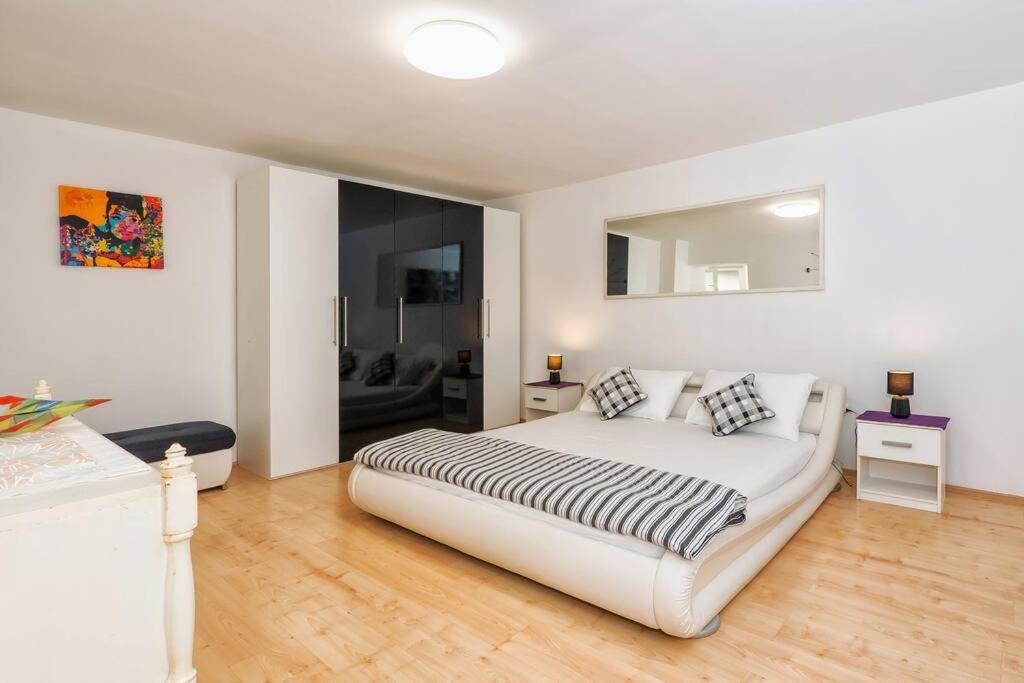 Relaxing 2Bd Apartment, Ground Floor - Walk To Old Town 스플리트 외부 사진