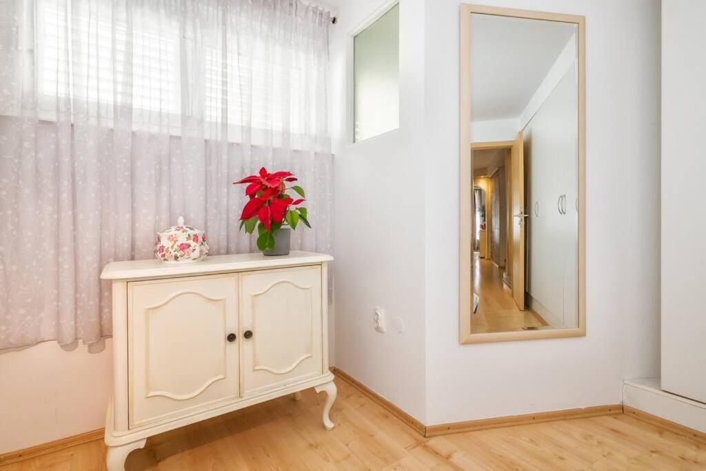 Relaxing 2Bd Apartment, Ground Floor - Walk To Old Town 스플리트 외부 사진