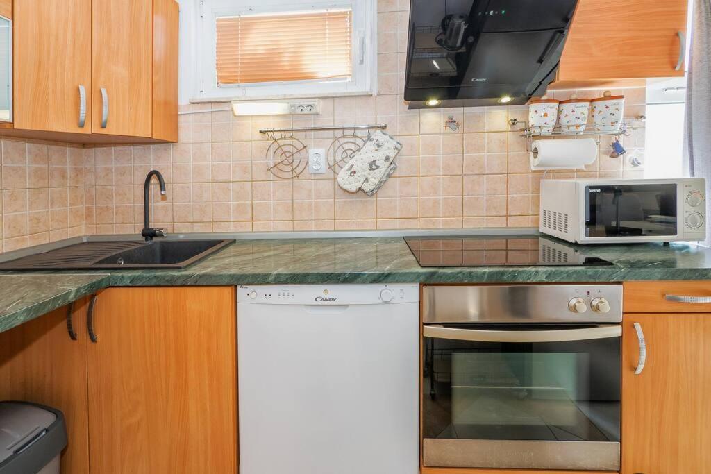 Relaxing 2Bd Apartment, Ground Floor - Walk To Old Town 스플리트 외부 사진