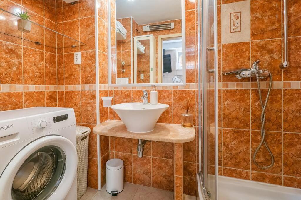 Relaxing 2Bd Apartment, Ground Floor - Walk To Old Town 스플리트 외부 사진