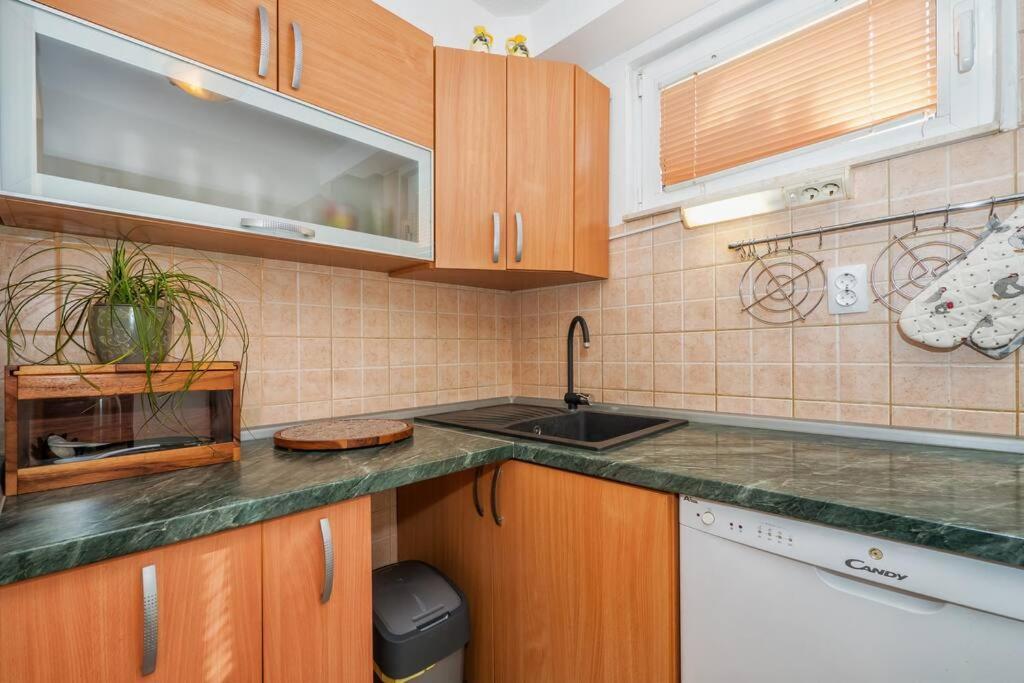 Relaxing 2Bd Apartment, Ground Floor - Walk To Old Town 스플리트 외부 사진
