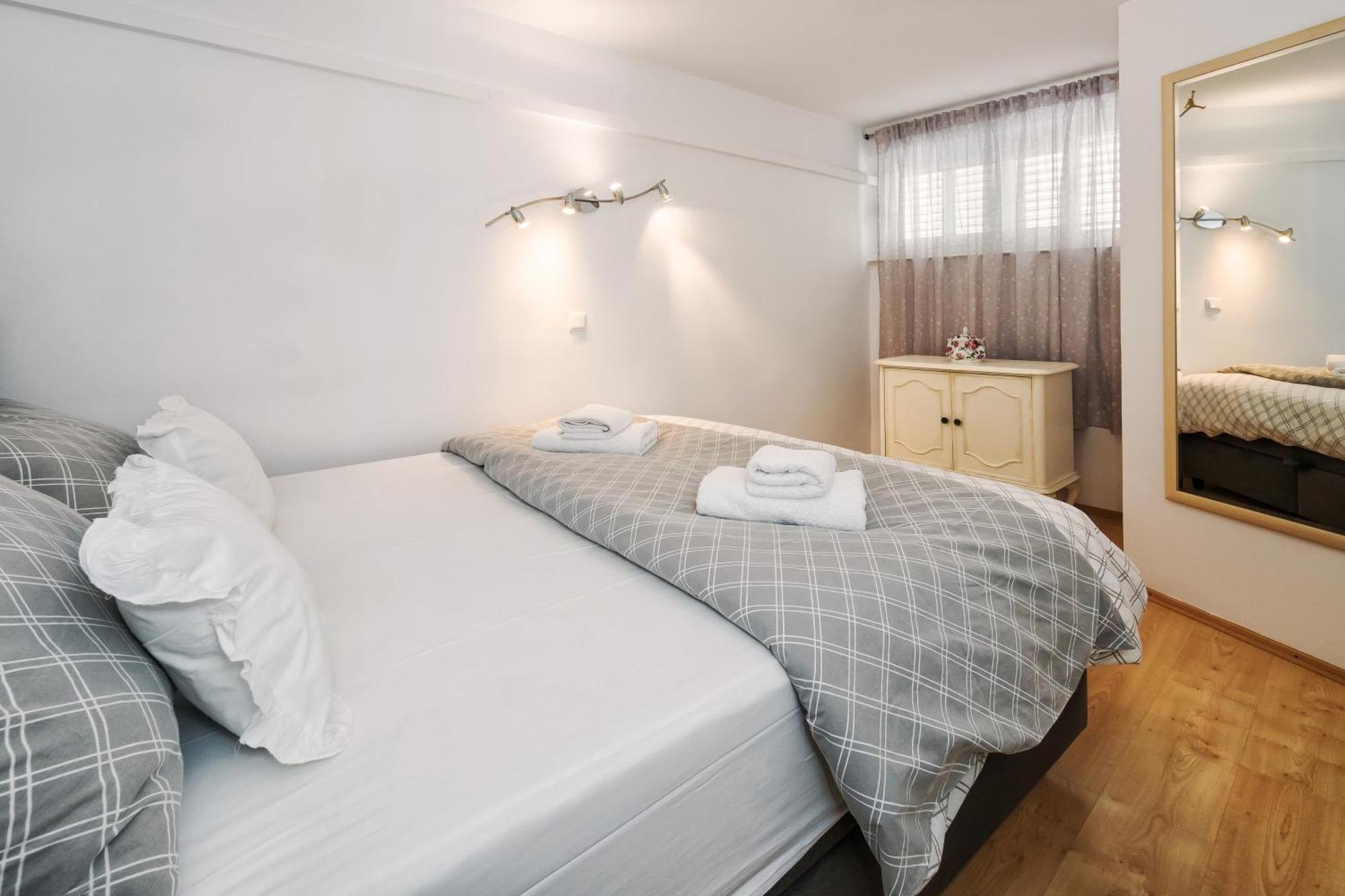 Relaxing 2Bd Apartment, Ground Floor - Walk To Old Town 스플리트 외부 사진